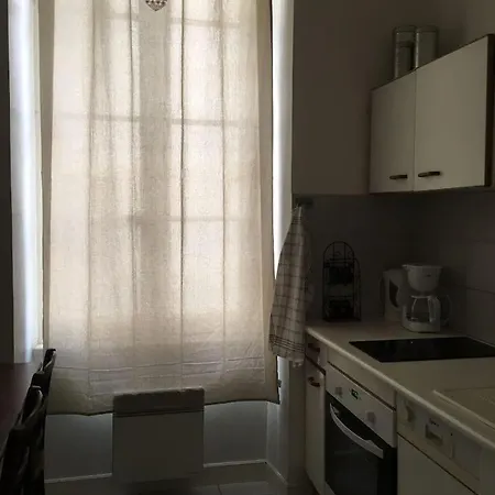 Apartment Place Carnot *