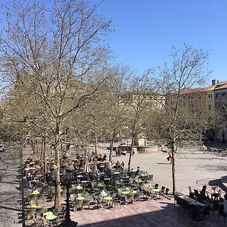 Apartment Place Carnot *