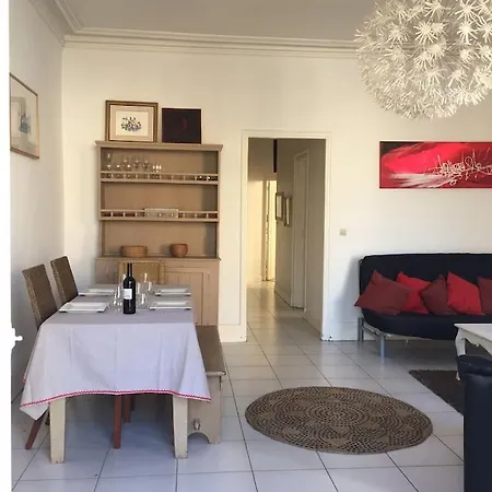 Apartment Place Carnot *